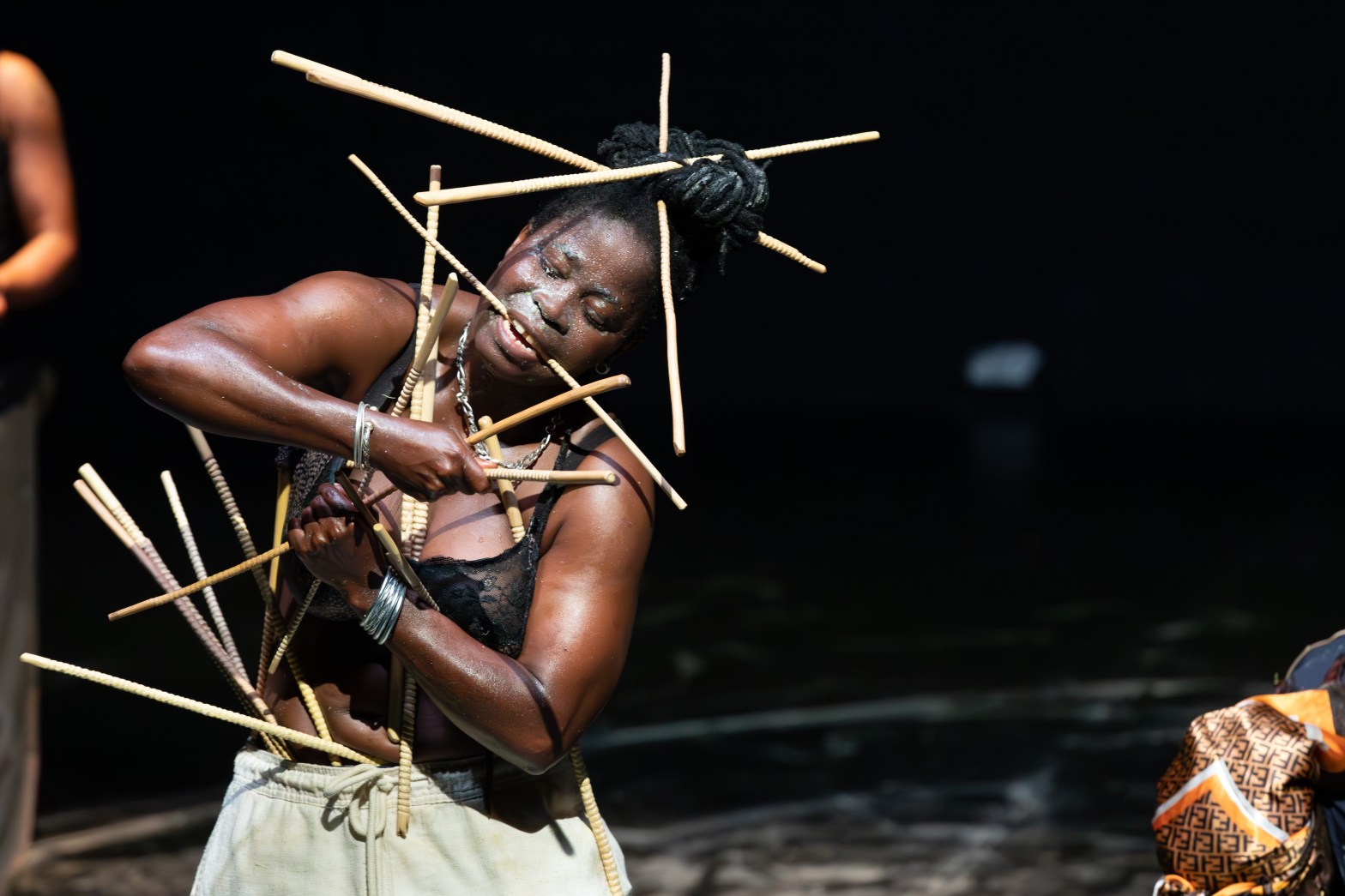 Epique ! (Pour Yikakou), Nadia Beugré © Werner Strouven. Festival Montpellier Danse. A lire sur SpinticA.fr