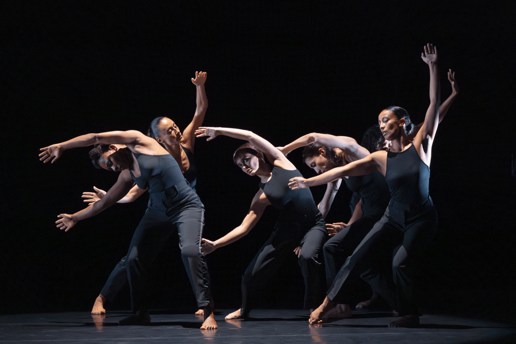 Salia Sanou, DE FUGUES… EN SUITES… © Laurent-Philippe. Festival Montpellier Danse. A lire sur SpinticA.fr