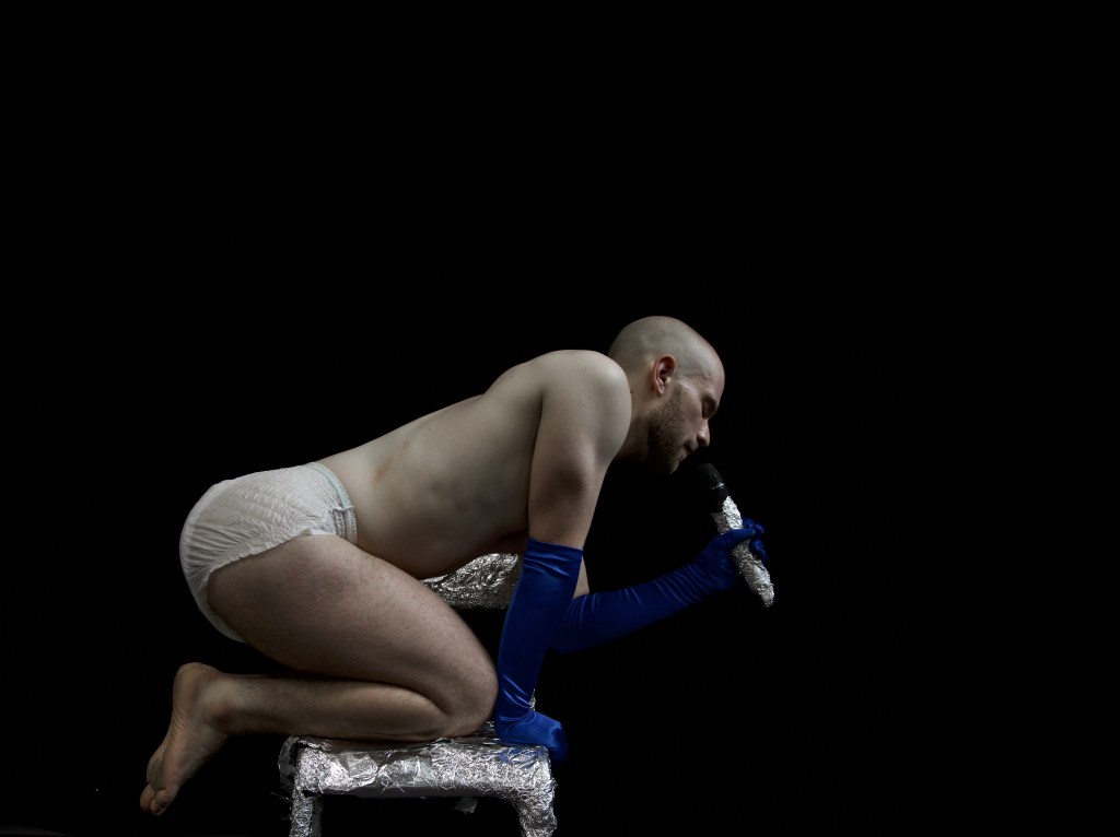 Good Luck, Amit Noy © Simon Courchel. Festival Montpellier Danse. A lire sur SpinticA.fr