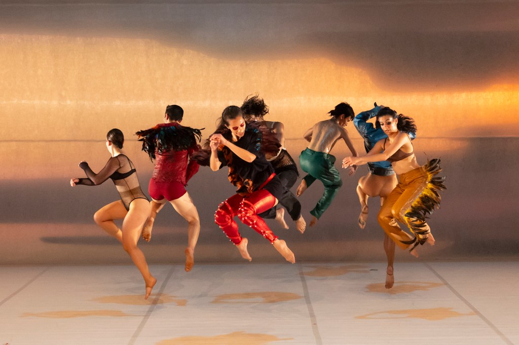 Lenio Kaklea, Les Oiseaux © Laurent Philippe. Festival Montpellier Danse. A lire sur SpinticA.fr