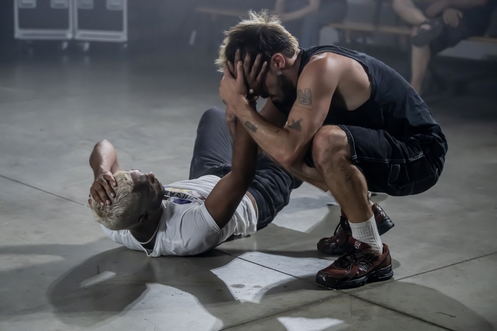 Joyaux lourdement sous-estimés, Artistic direction by Bast Hippocrate Performance by Bast Hippocrate and William Cardoso at La Scierie - Avignon OFF 2026 © Pascal Gely / Hans Lucas