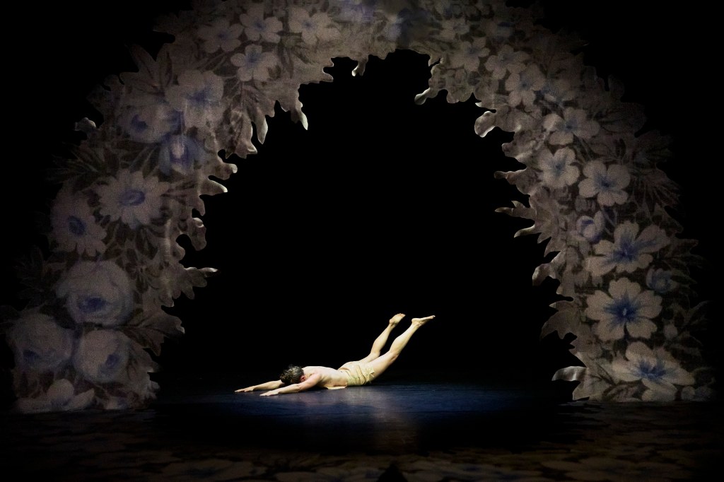 GROWING PIECE - Madeleine Fournier et Julien Desailly / Hivernales © Christophe Raynaud de Lage/ Festival d’Avignon