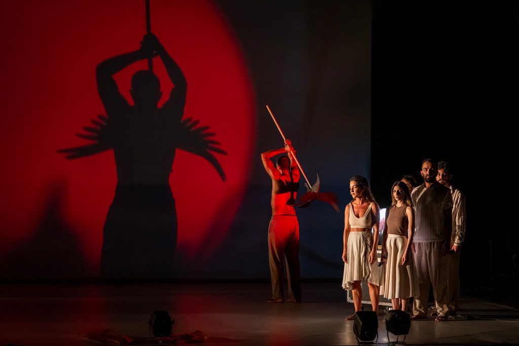 Al-Sirah_Al-Hilaliyyah par Bashar Murkus et Khulood Basel - Kashabi Theatre / Palestine © Nasser Hashemi. 13 vents CDN de Montpellier - SpinticA.fr