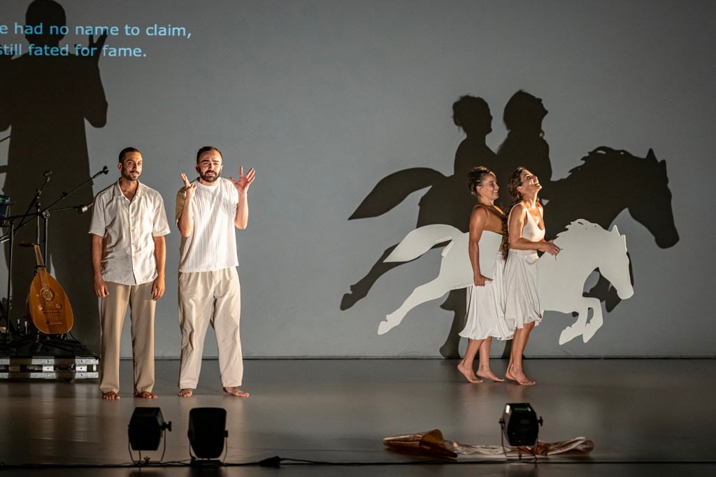 Al-Sirah_Al-Hilaliyyah par Bashar Murkus et Khulood Basel - Kashabi Theatre / Palestine © Nasser Hashemi. 13 vents CDN de Montpellier - SpinticA.fr